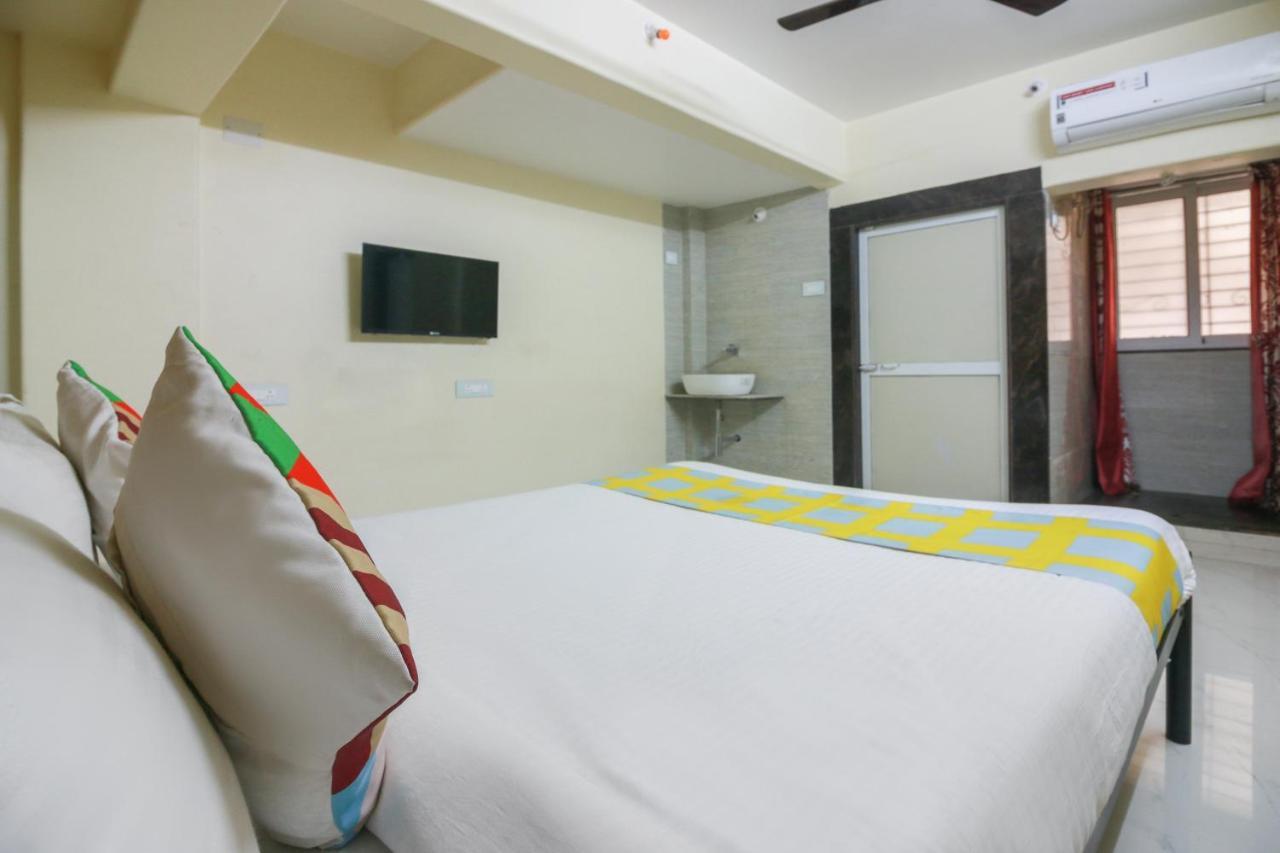 Flagship Cozy Stay Kharghar Koparpāda Exteriör bild